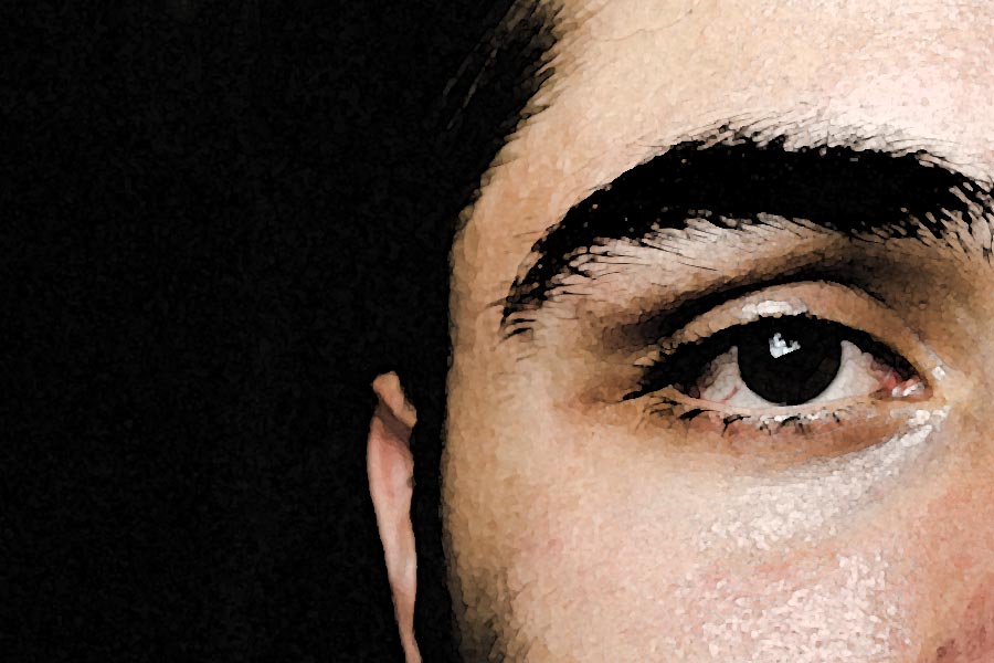 হাজারো চিকিৎসা সত্ত্বেও দৃষ্টিশক্তি ফেরানো সম্ভব হয়নি অজিতের। পাঁচ বছর বয়সে দৃষ্টিশক্তি সম্পূর্ণ রূপে হারিয়ে ফেলেন তিনি। তার পরেই শুরু হয় নানা চড়াই-উতরাই পেরিয়ে অজিতের পথ চলা।