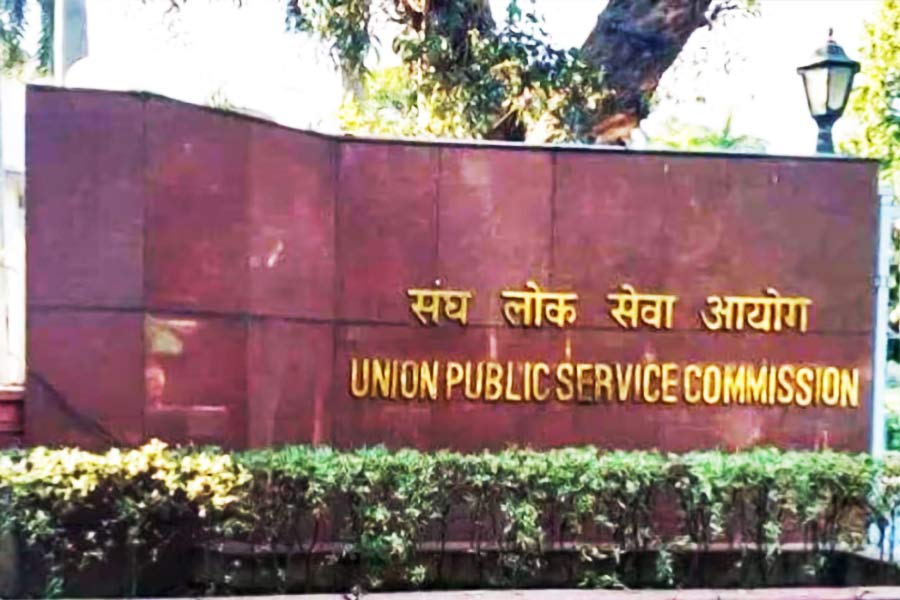 স্কুলের পড়াশোনা শেষ করার পর দিল্লির এক কলেজে রাষ্ট্রবিজ্ঞান নিয়ে ভর্তি হন অজিত। তত দিনে ভারতের অন্যতম কঠিন পরীক্ষা ইউপিএসসি (ইউনিয়ন পাবলিক সার্ভিস কমিশন) দেওয়ার সিদ্ধান্ত নিয়ে ফেলেছিলেন তিনি।