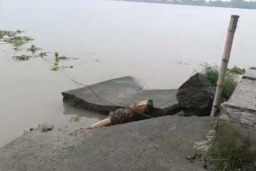 River bank erosion of Ganges became a menace at Baidyabati of Hooghly