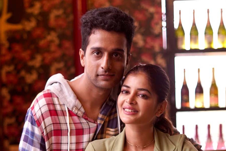 ‘চিনি ২’ ছবিতে অভিনয় করেছেন সৌম্য এবং মধুমিতা।