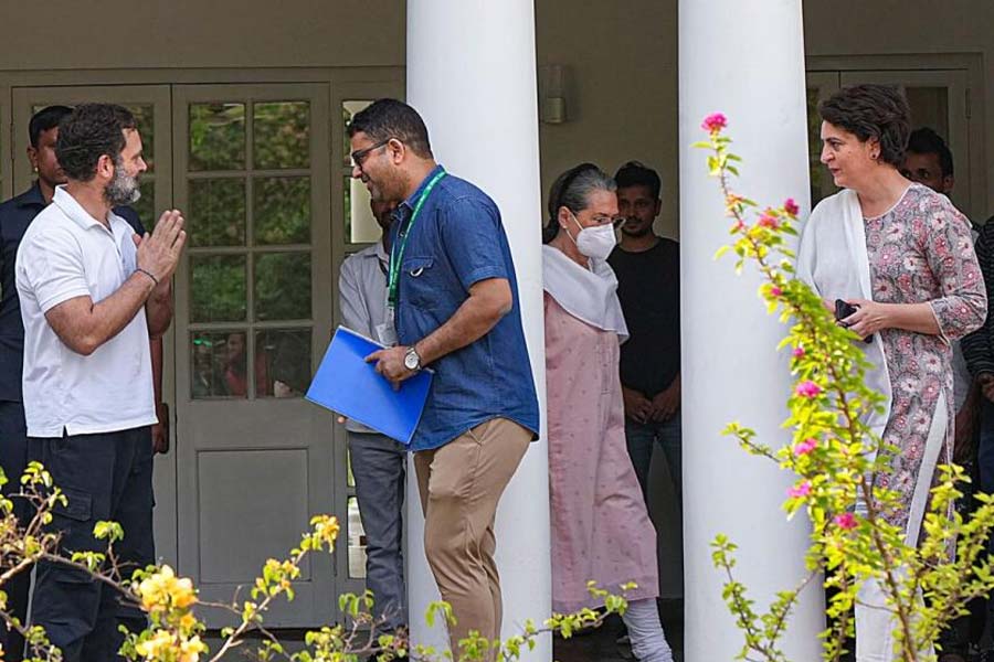 উৎখাতের নোটিস পাওয়ার পর সরকারি বাংলো ছেড়ে যাচ্ছেন রাহুল। ২২ এপ্রিল, ২০২৩।