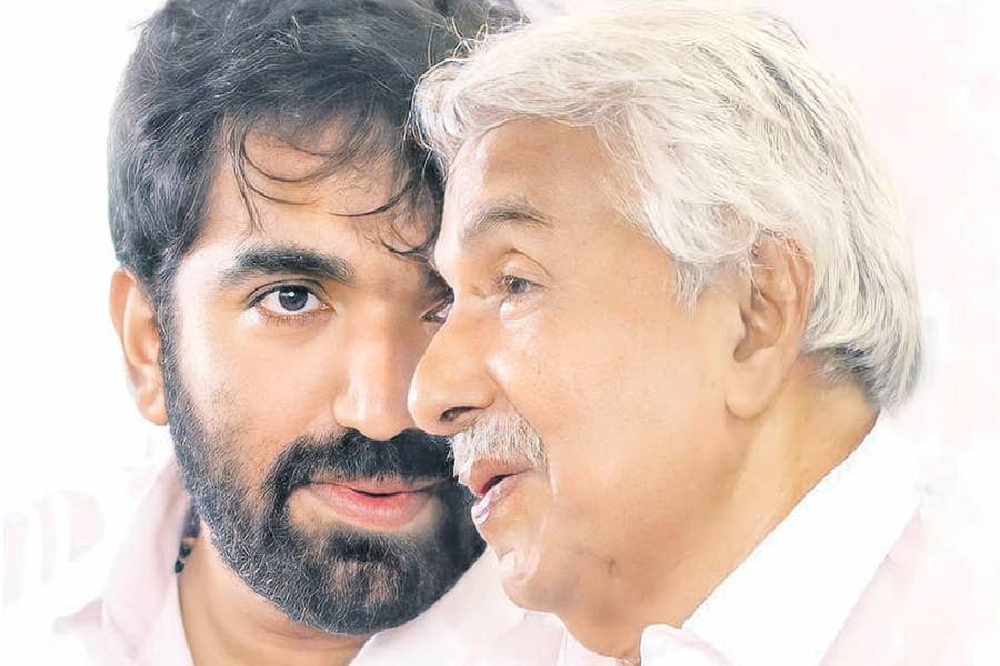 Late congress leader Oommen Chandy son will be the candidate of Congress in kerla by election