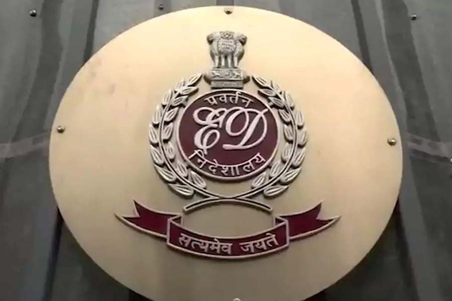 ভারতীয় এক সংবাদমাধ্যমকে টাকা জোগান আমেরিকার শিল্পপতি! উদ্দেশ্য, চিনের হয়ে প্রচার। এমনই অভিযোগ তুলল আমেরিকার সংবাদ সংস্থা নিউ ইয়র্ক টাইমস। এই ধরনের অভিযোগ ওই সংবাদমাধ্যমের বিরুদ্ধে আগেও উঠেছে। তুলেছে এনফোর্সমেন্ট ডিরেক্টরেট (ইডি)। যদিও অভিযোগ মানেনি ভারতীয় সংবাদমাধ্যম।