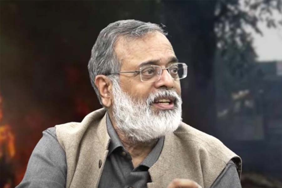 এই অভিযোগ মানেননি ‘নিউজ়ক্লিক’ সংস্থার প্রতিষ্ঠাতা প্রবীর পুরকায়স্থ। তিনি একটি সংবাদমাধ্যমকে বলেন, ‘‘এ সব নতুন অভিযোগ নয়। অতীতেও উঠেছে। যথাযোগ্য জায়গায় (আদালতে) এর জবাব দেব। বিষয়টি বিচারাধীন।’’