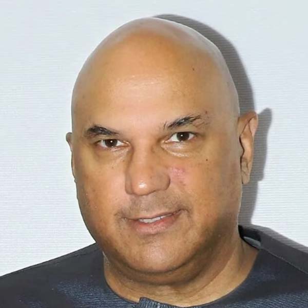  ইডি জানিয়েছে, এই সব সংস্থাই আদতে সিংহমের সঙ্গে জড়িত। ইডি তল্লাশির পর জানিয়েছিল, আমেরিকার শিল্পপতি সিংহমে সঙ্গে হাত মিলিয়ে এ সব প্রকল্প চালু করেছিলেন ‘নিউজ়ক্লিক’ সংস্থার প্রতিষ্ঠাতা প্রবীর। 