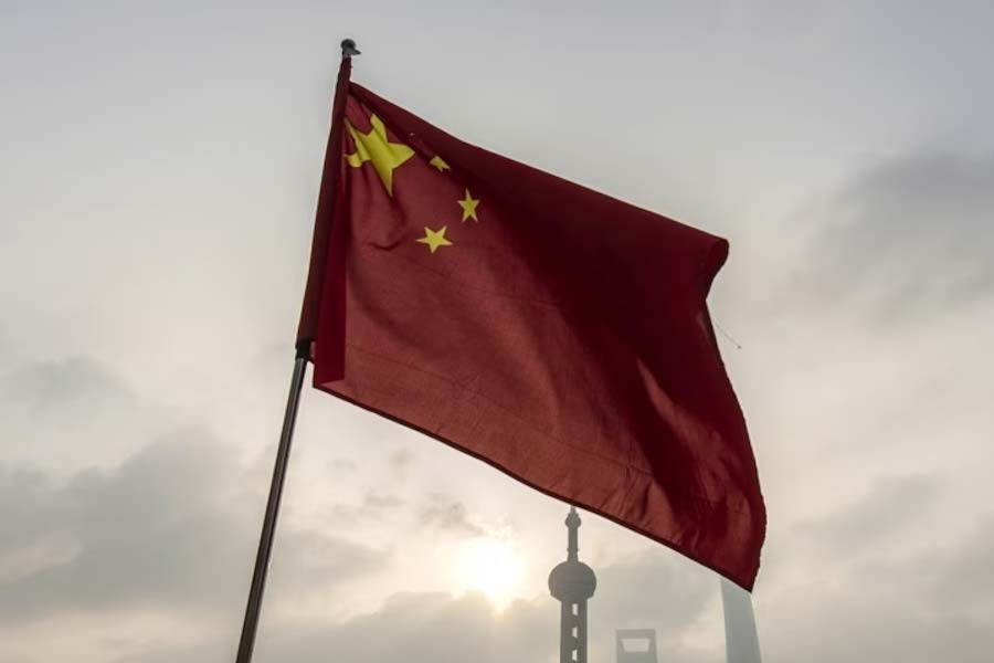 তবে এতে বিতর্কে ইতি পড়েনি। ভারতের কোনও সংবাদমাধ্যমে টাকা জোগান আমেরিকার শিল্পপতি এবং সেটাও চিনের প্রচারের জন্য, শুধু এই তথ্যটুকুই তো যথেষ্ট বিতর্কের জন্য।