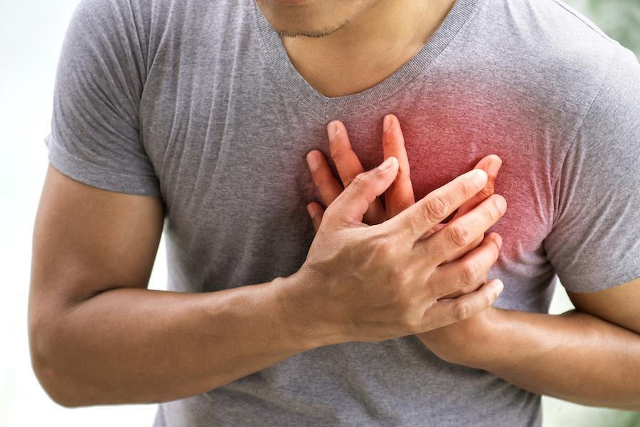 বুকের ব্যথা শুরু হওয়ায় চিকিৎসকের পরামর্শ নিতে যান কলিন। কিন্তু চিকিৎসকের তরফে জানানো হয়, হৃদ্‌রোগে আক্রান্ত হয়ে পড়েছেন তিনি। অস্ত্রোপচার ছাড়া এই রোগ সারানো সম্ভব নয়।