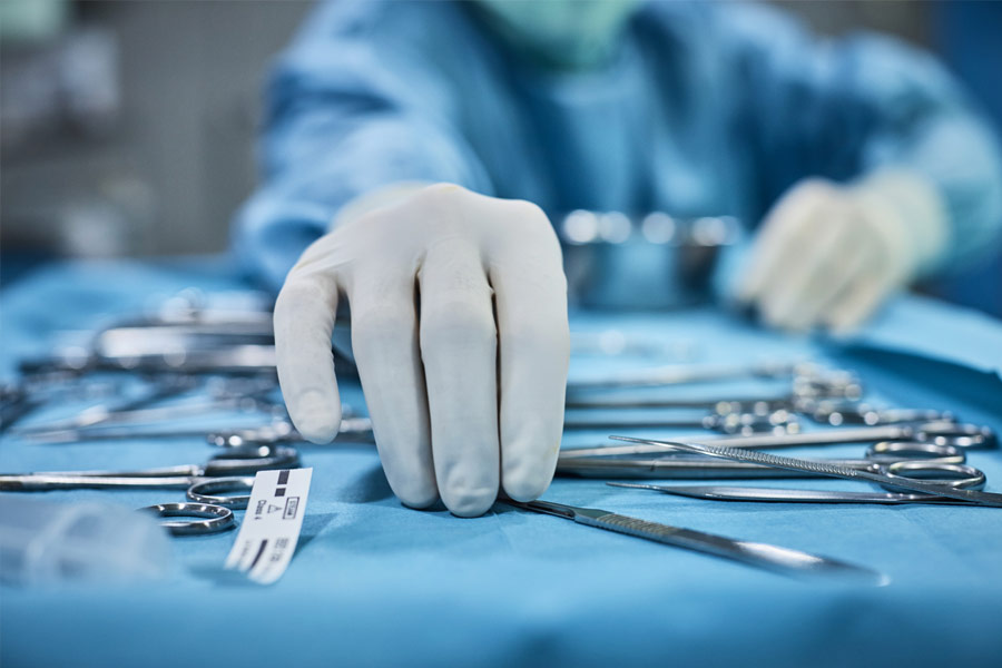 তথ্য ঘেঁটে জানা যায়, ট্রিপল হার্ট বাইপাস সার্জারির পর ৪১ বছর ৬৩ দিন বেঁচেছিলেন ডেলবার্ট। সে দিক থেকে ৪৫ বছর ৩৬১ দিন বেঁচে থেকে বিশ্ব জুড়ে নজির গড়লেন কলিন।