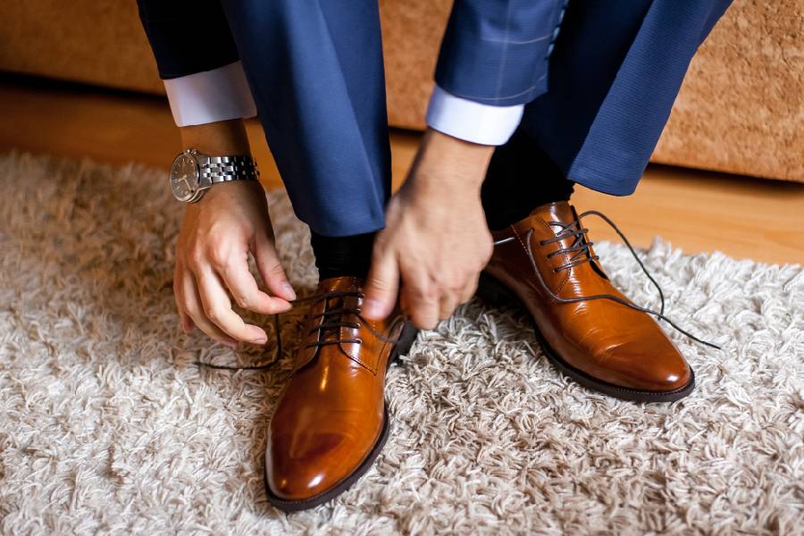 খোলা জায়গায় থাকলে চামড়ার জিনিসের মধ্যে দিয়ে বাতাস চলাচল করতে পারে।