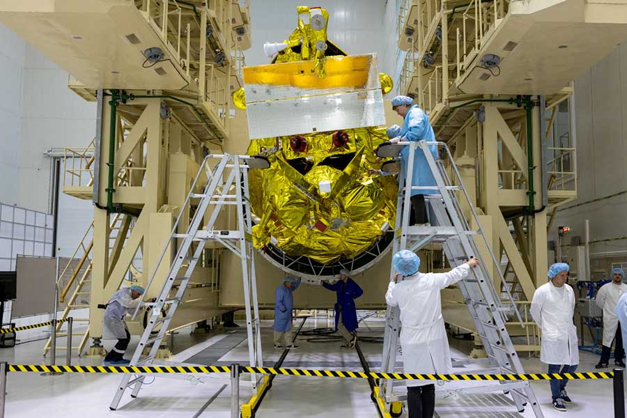 রাশিয়ার ক্ষেত্রে বিষয়টি তেমন নয়। অধিক জ্বালানি খরচ করে সংক্ষিপ্ত পথেই চাঁদে যাচ্ছে লুনা-২৫। চাঁদে সফল ভাবে নামতে পারলে রাশিয়া এবং ভারতের মহাকাশযানের উদ্দেশ্যতেও প্রযুক্তিগত ফারাক আছে।