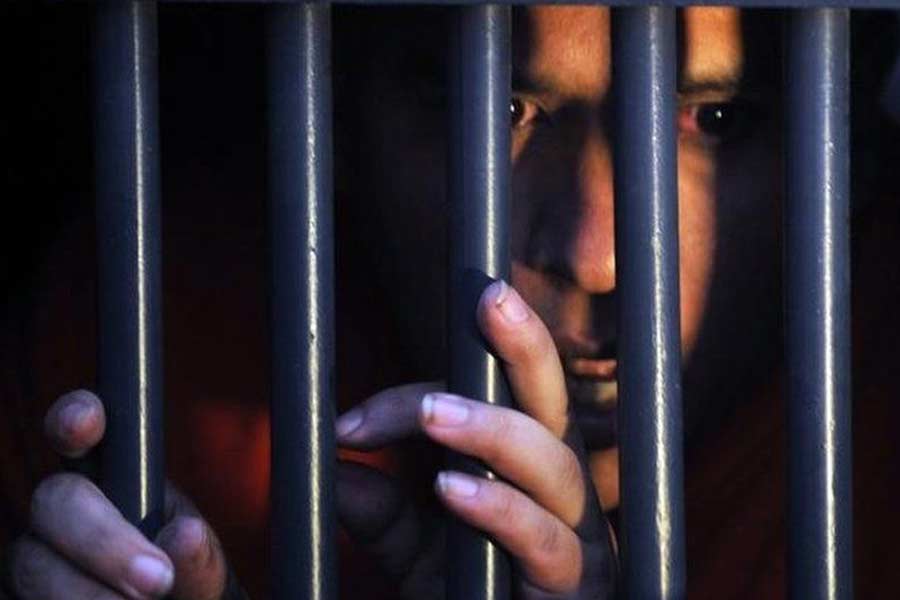 Prisoner shared his experience about how he stabbed a prison guard to survive in prison