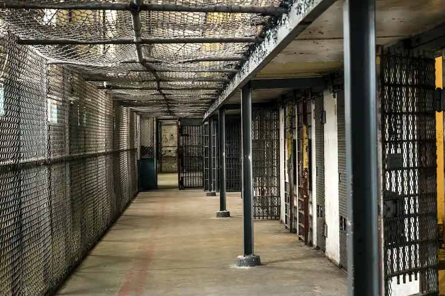 Prisoner shared his experience about how he stabbed a prison guard to survive in prison