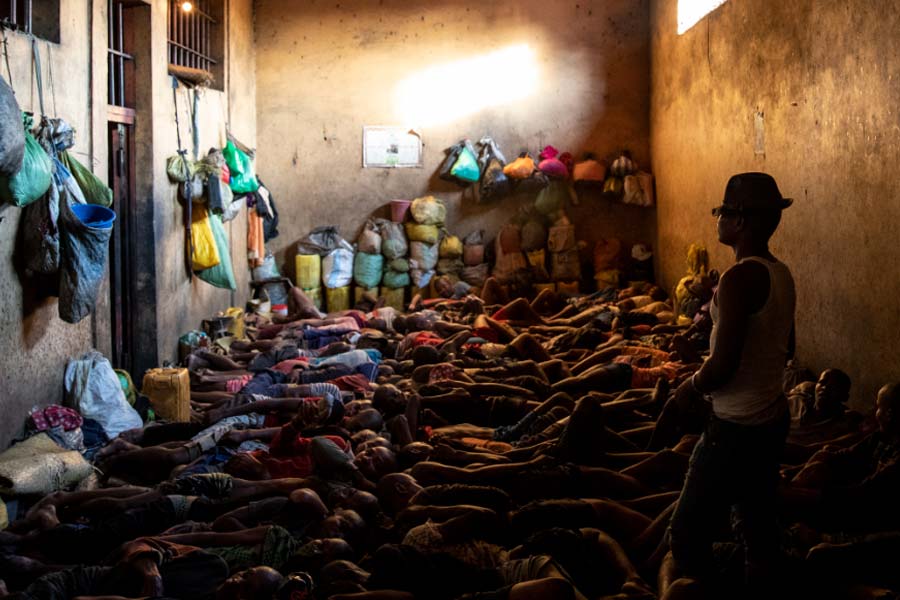 Prisoner shared his experience about how he stabbed a prison guard to survive in prison