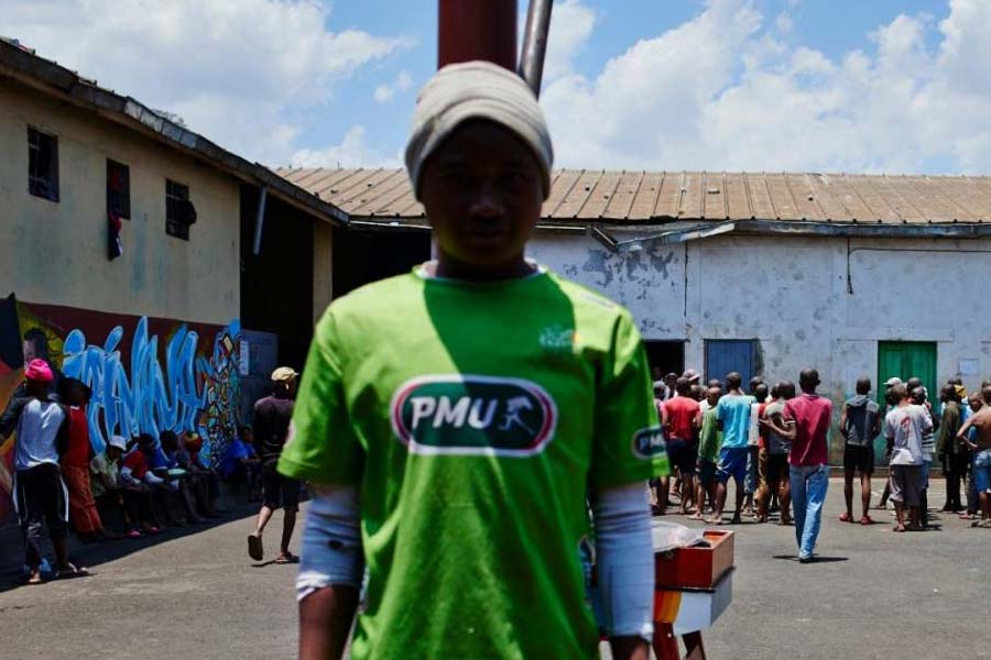 Prisoner shared his experience about how he stabbed a prison guard to survive in prison