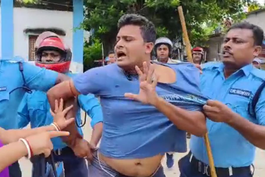 CPM workers engaged in clash as their Gram Panchayat Pradhan arrested in Nandakumar