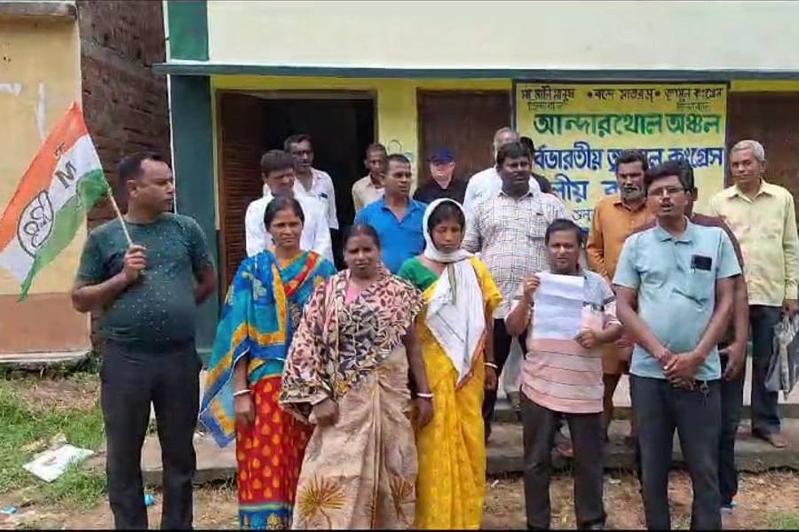 TMC winning candidates agitates against party in Bankura for their allegation in board formation
