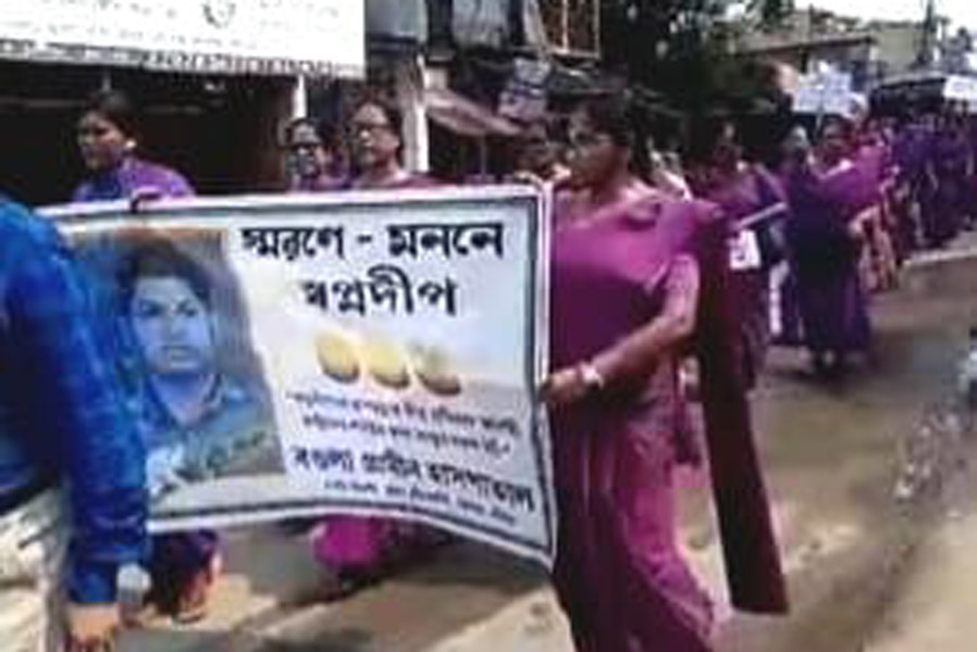 স্বপ্নদীপের মৃত্যুর বিচার চেয়ে পথে আশাকর্মীরা।