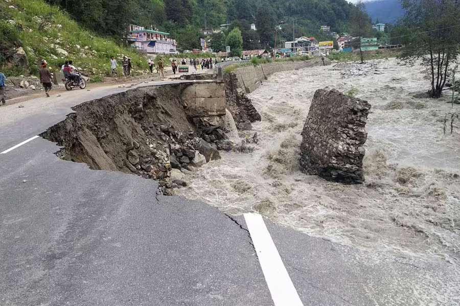 Heavy rain causes landslide in Himachal Pradesh.