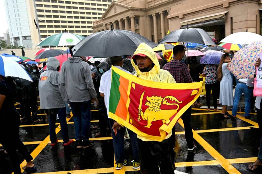 সম্প্রতি আইএমএফের কাছ থেকে ২৯০ কোটি ডলারের অর্থসাহায্য পেয়েছে শ্রীলঙ্কা। তাতেই দেশের মুদ্রাস্ফীতি কিছুটা নিয়ন্ত্রণে এসেছে। তবে তৈরি হয়েছে নতুন সঙ্কট।