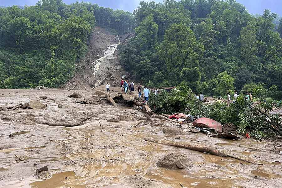 Himachal Pradesh Cloudburst killed many people as heavy rain causes Beas river to swell.