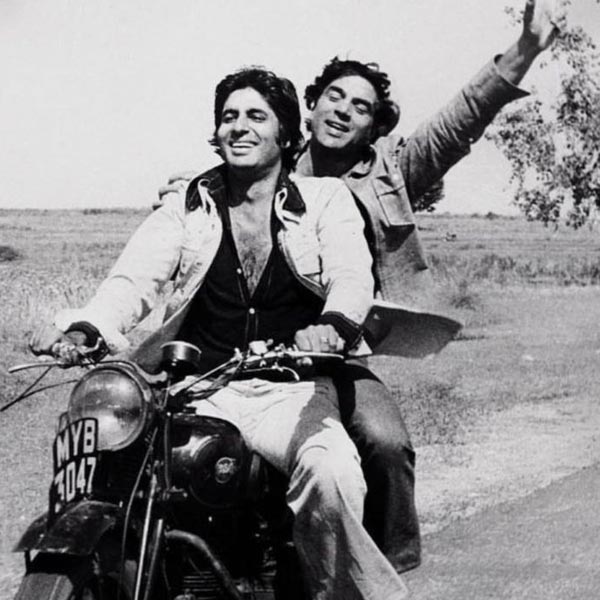 ‘শোলে’ ছবিতে অমিতাভ বচ্চন এবং ধর্মেন্দ্রের জয়-বীরুর জুটি, বিখ্যাত খলনায়ক গব্বরের চরিত্রাভিনেতা আমজাদ খান, হেমা মালিনী, সঞ্জীব কুমার এবং জয়া বচ্চনের অভিনয় দর্শকের মন কেড়ে নিয়েছিল। এখনও সিনেপ্রেমীদের একাংশের প্রিয় ছবির তালিকায় রয়েছে এই ছবি।