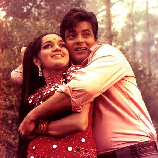 জিতেন্দ্রের ছবি ‘কারবাঁ’ মুক্তির পর ৩১ কোটি টিকিট বিক্রি হয়েছিল বলে জানা যায়। জিতেন্দ্র এবং আশা পারেখের অভিনয়ের পাশাপাশি এই ছবির প্রতিটি গানও সুপারহিট হয়।