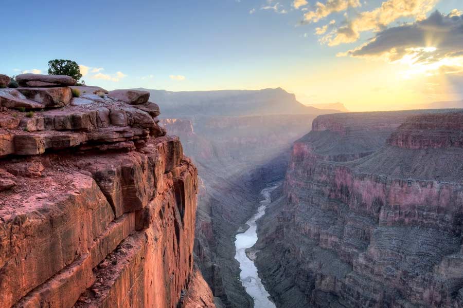 13 year old boy survives after nearly 100 feet grand canyon fall