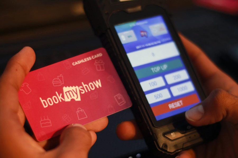 ২০০৭ সালে ‘বুকমাইশো’ নতুন নাম নিয়ে হাজির হন আশিস। তার পর থেকেই ব্যবসার রেখচিত্র ঊর্ধ্বমুখী হতে শুরু করে। ২০১৯ সালের অর্থবর্ষে ‘বুকমাইশো’ ৬১৯ কোটি টাকা উপার্জন করে।