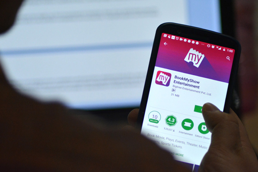 ২০২১ সালের জুন মাসে ‘বুকমাইশো’-এর তরফে প্রায় ২০০ জন কর্মীকে চাকরি থেকে বরখাস্ত করা হয়। এ প্রসঙ্গে টুইটারে দুঃখপ্রকাশও করেছিলেন আশিস। কোভিডের জন্য তিনি এই সিদ্ধান্ত নিয়েছেন বলেও জানান তিনি।