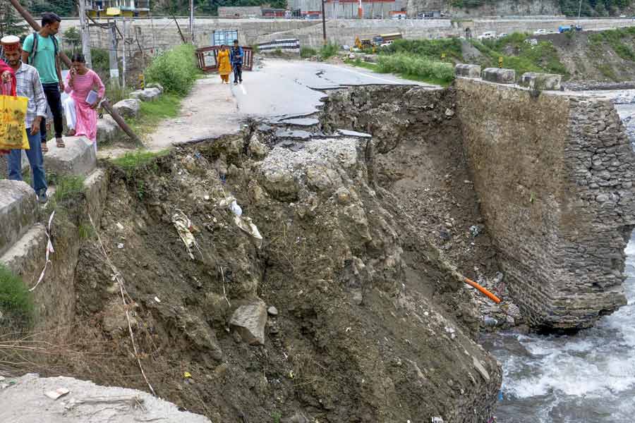 Himachal Pradesh’s condition worsen due to heavy rainfall and landslide