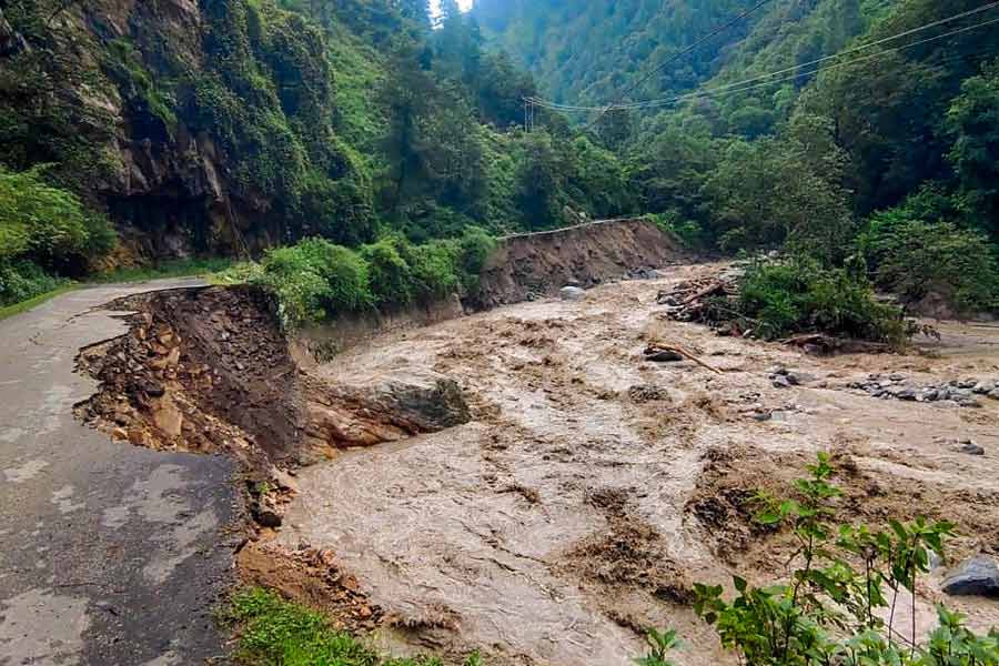 Himachal Pradesh’s condition worsen due to heavy rainfall and landslide
