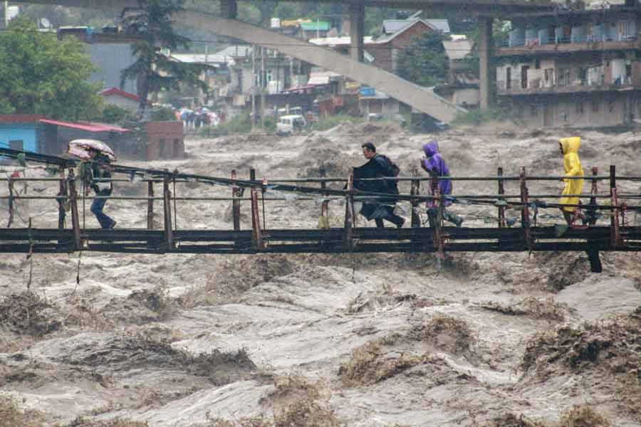 Himachal Pradesh’s condition worsen due to heavy rainfall and landslide