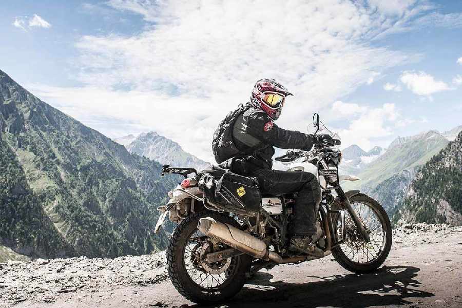 বাইক নিয়ে পাহাড়ে যাওয়ার সময় প্রয়োজনীয় প্রাথমিক চিকিৎসার সরঞ্জাম সঙ্গে রাখতে হবে। 