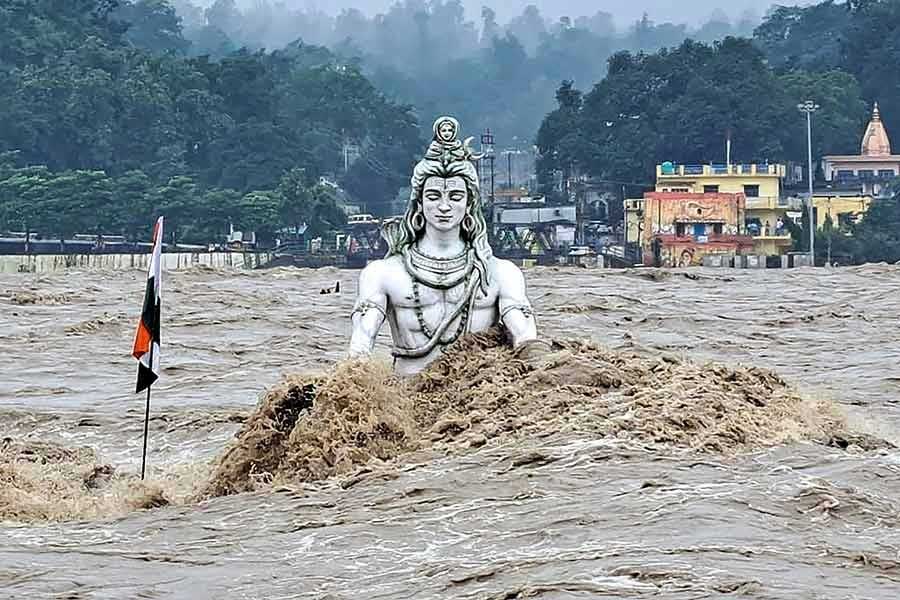 Image of high water level of Ganga in Rishikesh
