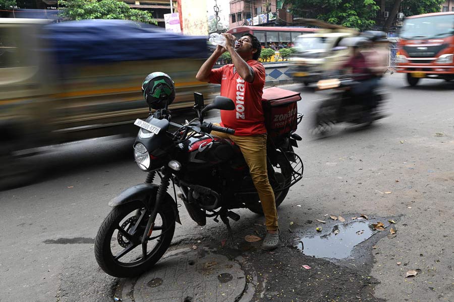 An image of Food delivery boy