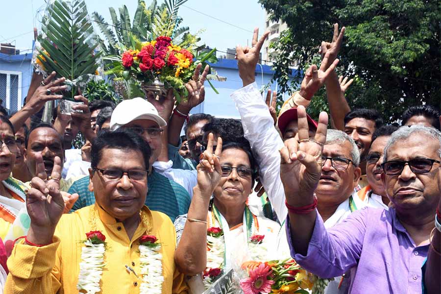 একসঙ্গে সহ সভাধিপতি ও সভাধিপতি।