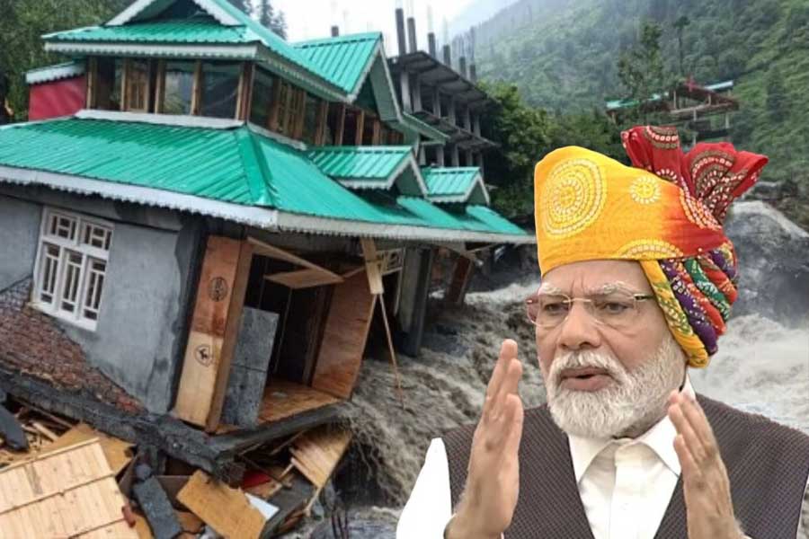 Himachal Pradesh disaster causes muted Independence day celebration as PM Modi expresses concern.