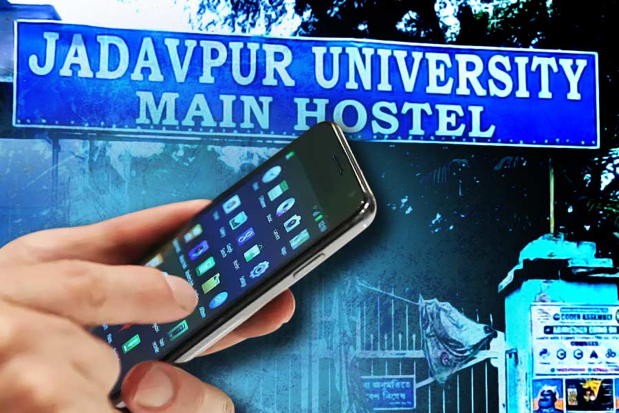 Mobile phones of arrested persons have been sent to the forensic lab in Jadavpur University case.