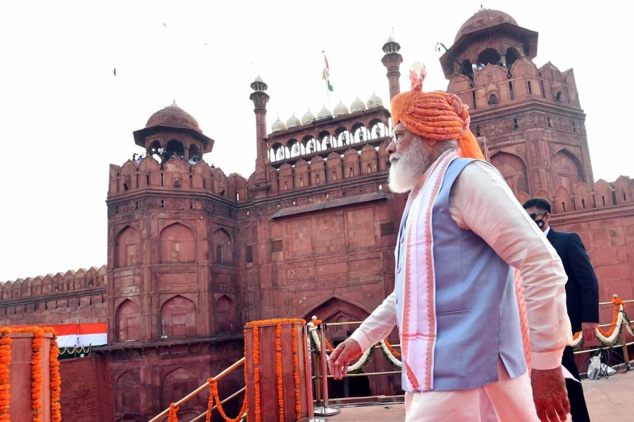 সে বার পাগড়ির রং ছিল আলাদা, জাফরানি পাগড়িতে ছিল ক্রিম এবং গাঢ় বাদামি রঙের লেহরিয়া বাঁধনি ছাপ। সে-ও ছিল রাজস্থানেরই স্টাইল। যদিও সে বছর রাজস্থানে কোনও ভোট ছিল না। 