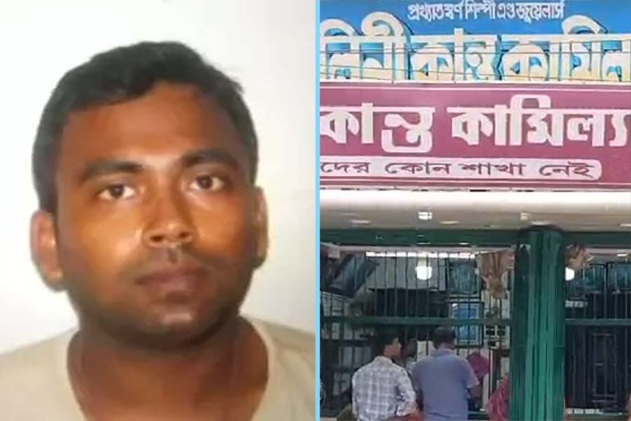 No one is found in the house of  Saptak Kamilya who was arrested in the Jadavpur student death incident dgtld