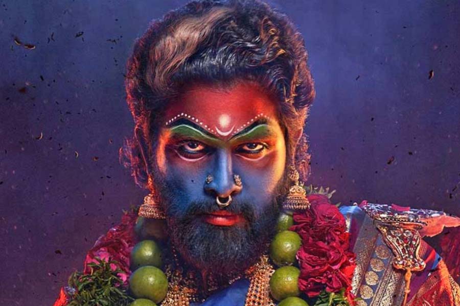 ‘পুষ্পা’ ছবির প্রথম পর্বের সাফল্যের দিকে নজর রেখে ছবি বিশেষজ্ঞেরা অনুমান করেছেন, ‘পুষ্পা ২’ মুক্তির প্রথম দিনে ‘পাঠান’-এর নজির ভাঙবে।