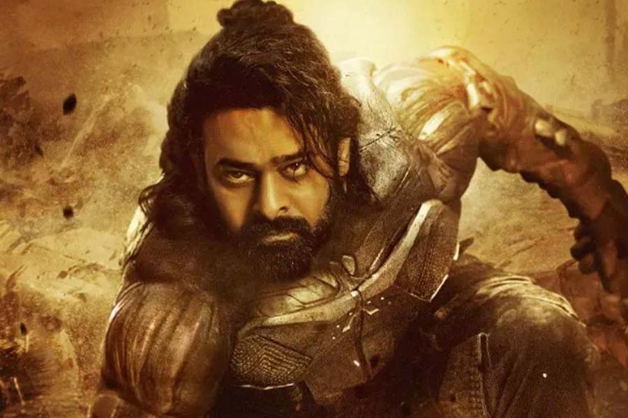 ‘কল্কি ২৮৯৮ এডি’ ছবিতে প্রভাসের পাশাপাশি অভিনয় করতে দেখা যাবে অমিতাভ বচ্চন এবং দীপিকা পাড়ুকোনকে। 