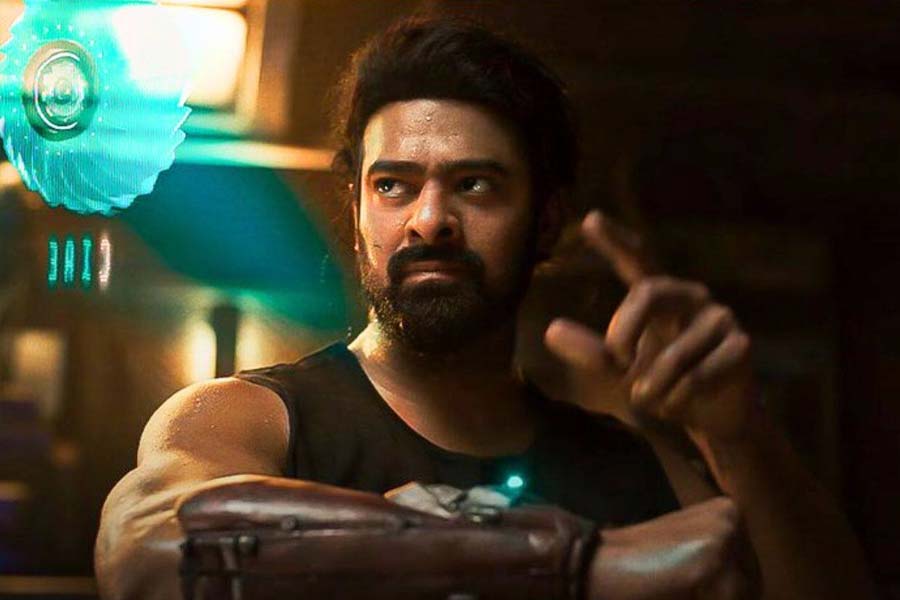 ২০২৪ সালের জানুয়ারি মাসে মুক্তি পাওয়ার কথা ‘কল্কি ২৮৯৮ এডি’ ছবিটির। এই ছবি যে মুক্তির প্রথম দিনে বিপুল ব্যবসা করবে তা নিয়ে সন্দেহ নেই ছবি বিশেষজ্ঞদের।