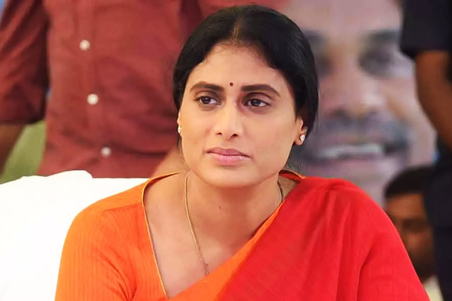 YS Sharmila likely to merge YSR Telangana party with Congress beore Telangana Assembly Election