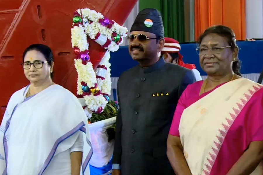 President Draupadi Murmu inaugurate Vindhyagiri ship at Garden Reach shipbuilders