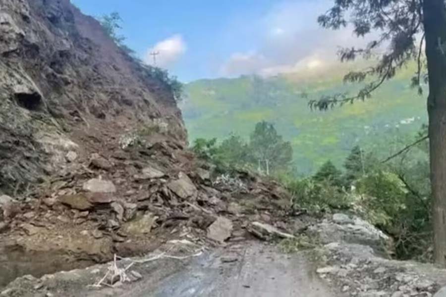 Heavy rain triggers landslides in Manipur, highway blocked, 500 trucks stranded