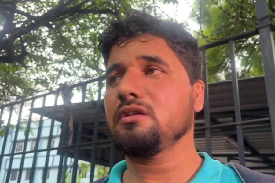 Elder brother of Kashmiri Student Md. Arif reaches Kolkata after brother arrested in Jadavpur student unnatural death