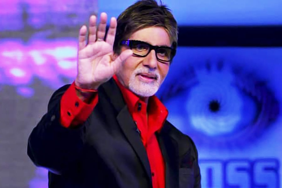 বাদ পড়েননি বলিউডের ‘অ্যাংরি ইয়ং ম্যান’। ‘বিগ বস্’ সঞ্চালনার দায়িত্ব পালন করেছিলেন অমিতাভও। কিন্তু ২০১০ সালে ‘বিগ বস্’-এর সঞ্চালকের আসনে আবার মুখবদল করেন নির্মাতারা।