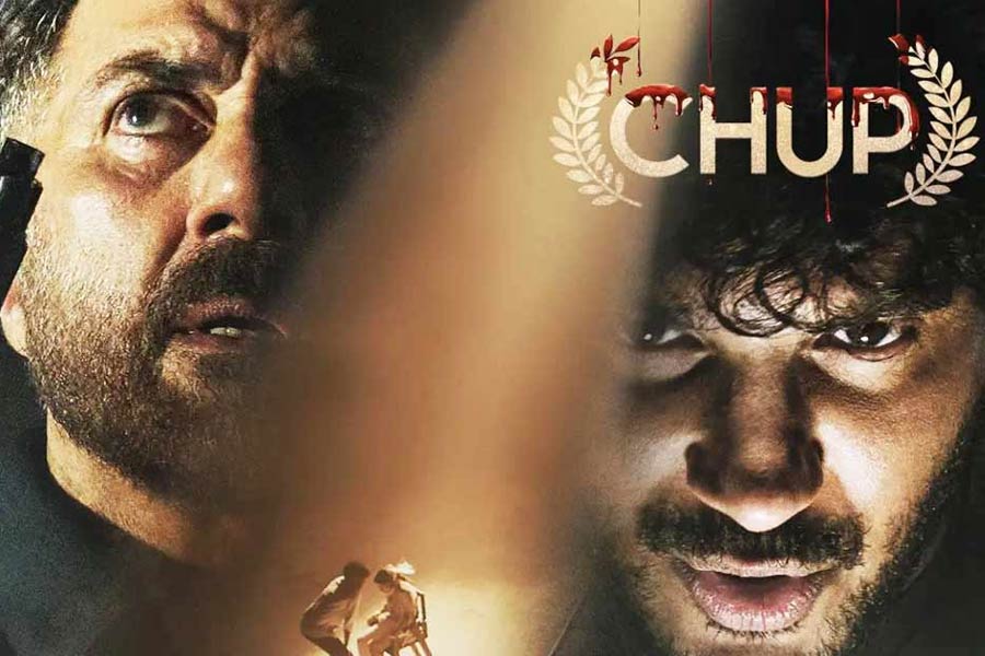 ‘চুপ: রিভেঞ্জ অফ দ্য আর্টিস্ট’ ছবিতে সানির সঙ্গে অভিনয় করেছিলেন দক্ষিণী অভিনেতা দুলকের সলমন। ছবিটি মুক্তির পর দর্শকের কাছে বহুল প্রশংসা কুড়োয়। এই ছবিতে পরিচালক সানির অন্য রূপ তুলে ধরেছেন বলে দাবি করেছিলেন দর্শকের একাংশ।