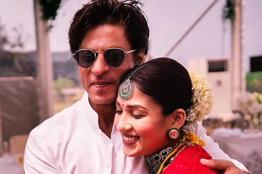 মুক্তির দোরগোড়ায় শাহরুখের ‘জওয়ান’। আর এই অবস্থায় প্রকাশ্যে এল এক অদ্ভুত তথ্য। ১০ বছর আগেই নাকি নয়নতারাকে তাঁর বিপরীতে অভিনয় করার প্রতিশ্রুতি দিয়েছিলেন বাদশাহ।